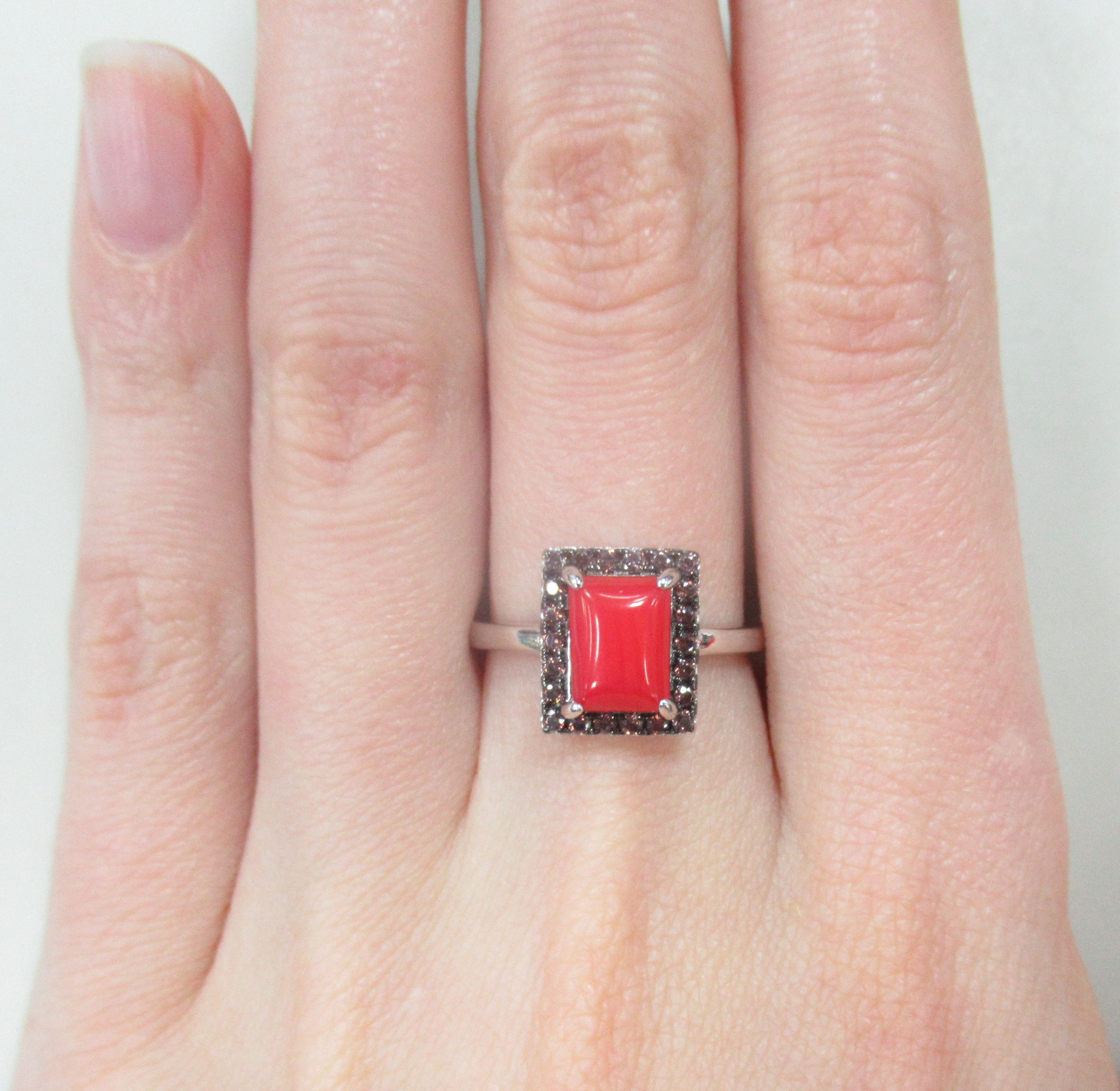 Серебряное кольцо с кораллом